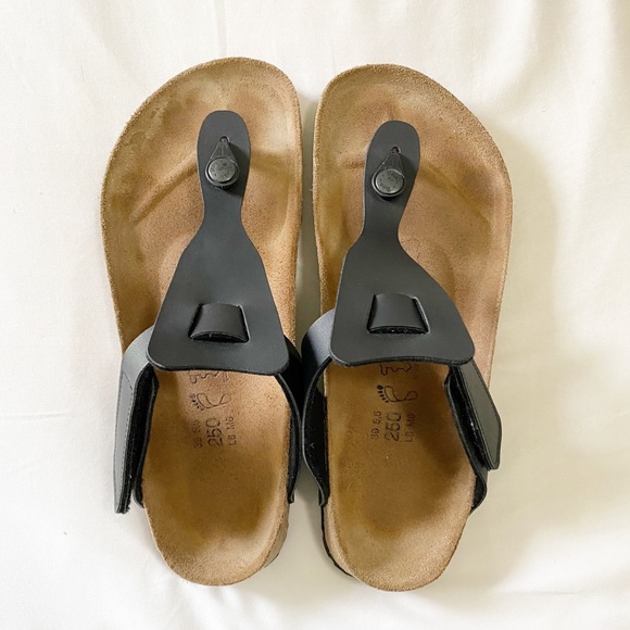 Birkenstock Shoes - BIRKENSTOCK Birki’s Leather Gizeh Black Sandals